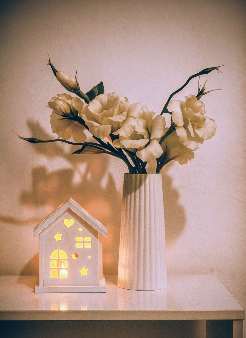 ست چراغ خواب طرح کلبه و گلدان شیار دار