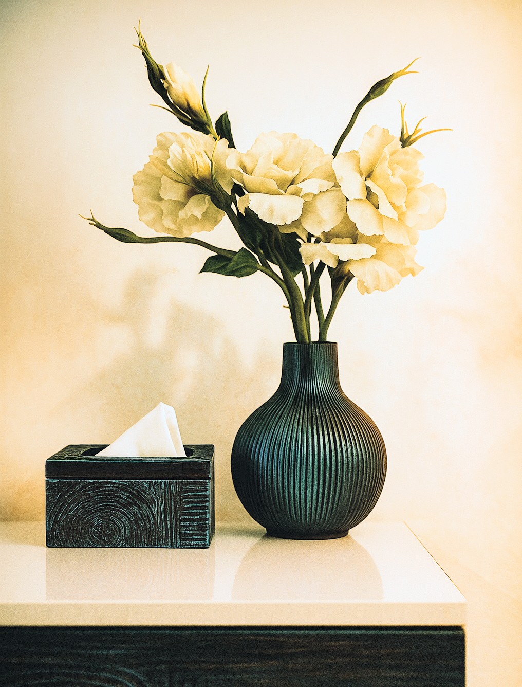 ست گلدان شیاردار کوزه ای و جعبه دستمال کاغذی